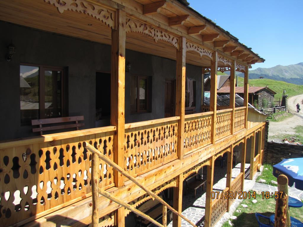 Guesthouse Lasharai Omalo Exteriör bild